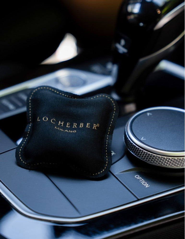 LOCHERBER MILANO „Klinto 1817“ – kvapioji pagalvėlė automobiliui